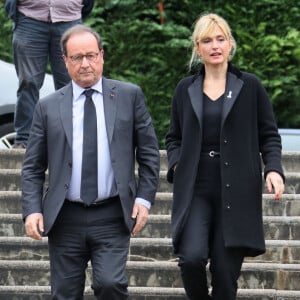 François Hollande et sa compagne Julie Gayet se sont rendus au musée du président Jacques Chirac de Sarran en Corrèze. © Patrick Bernard/Bestimage