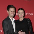 Miranda Kerr enceinte et son mari Evan Spiegel à la soirée The Broad and Louis Vuitton 'Jasper Johns: Something Resembling Truth' à Los Angeles, le 8 février 2018   