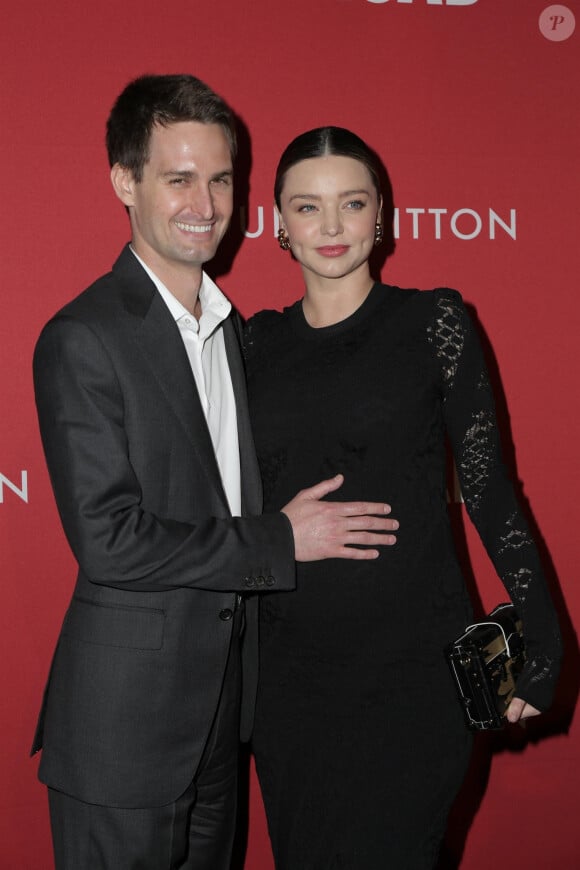Miranda Kerr enceinte et son mari Evan Spiegel à la soirée The Broad and Louis Vuitton 'Jasper Johns: Something Resembling Truth' à Los Angeles, le 8 février 2018 