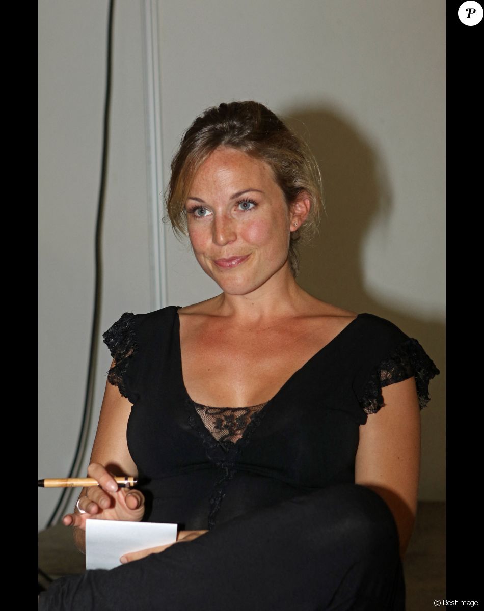 Exclusif - Aurélie Vaneck enceinte - Aurélie Vaneck (enceinte de son 2ème enfant) au 1er festival des jeunes talents à La Teste en Gironde le 5 juillet 2015.