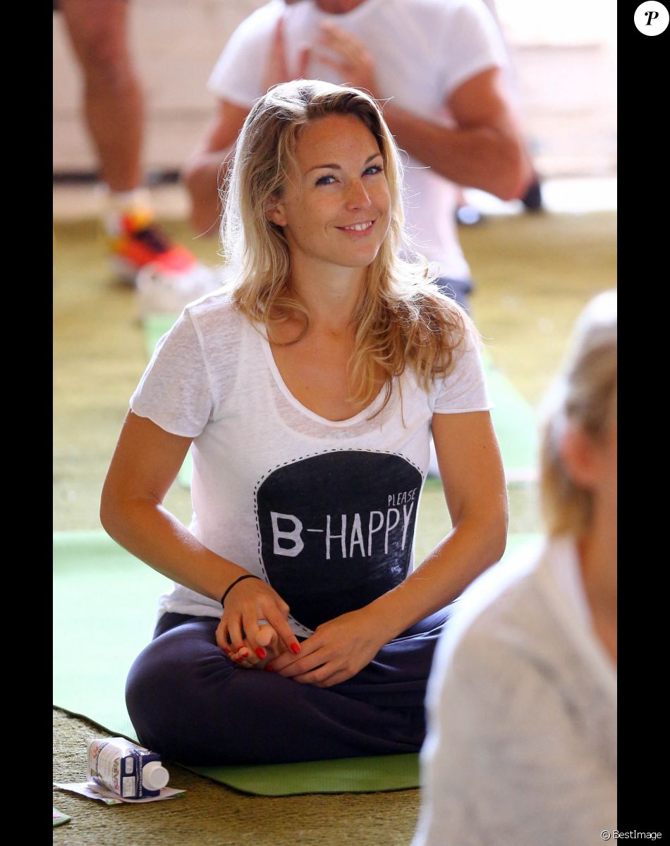 Aurélie Vaneck - "Mécénat Chirurgie Cardiaque" a organisé "Les Yogis du coeur", séance de yoga collective 100 % solidaire, accessible à tous afin de venir en aide aux enfants atteints de cardiopathie. 700 personnes étaient réunies à l'Orangerie du Château de Versailles le 21 septembre 2014.