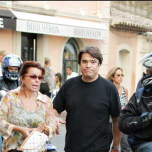 Bernard Tapie et sa femme Dominique à Saint-Tropez en 2004.