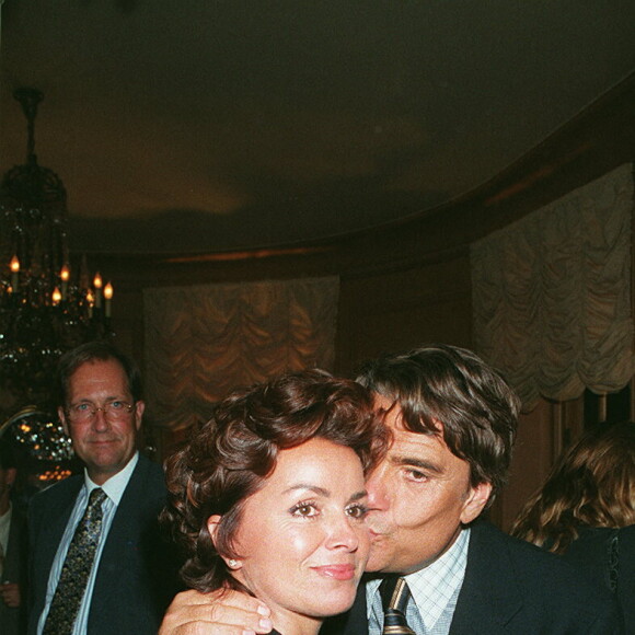 Bernard Tapie et sa femme Dominique à Paris en 1996.