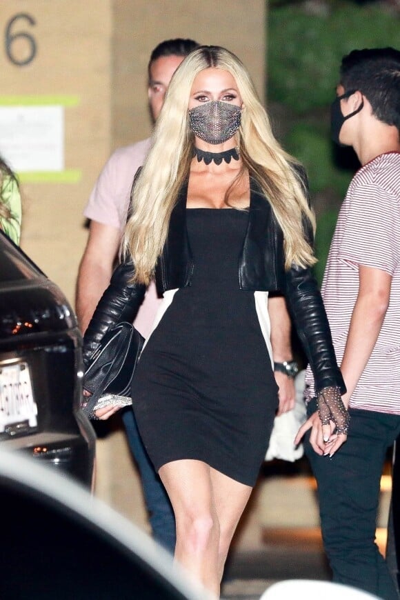 Paris Hilton est allée diner avec son compagnon Carter Reum au restaurant Nobu à Los Angeles. Le 26 septembre 2020.