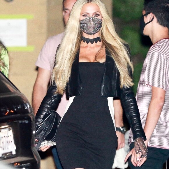 Paris Hilton est allée diner avec son compagnon Carter Reum au restaurant Nobu à Los Angeles. Le 26 septembre 2020.