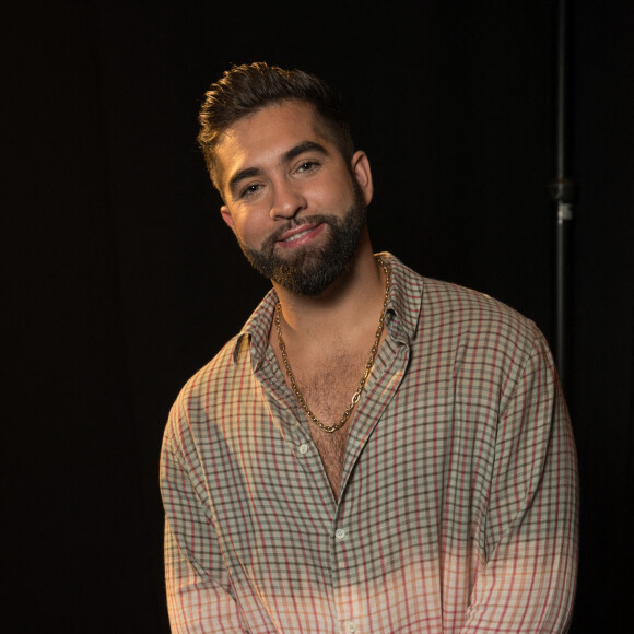 Exclusif - Kendji Girac - Backstage de l'enregistrement de l'émission "La Chanson secrète 7 " à la Scène musicale à Paris, qui sera diffusée le 15 janvier 2021 sur TF1. Après le succès des précédentes éditions, " LA CHANSON SECRETE ", présentée par N.ALIAGAS et produite par DMLS TV, revient sur TF1. 8 artistes ne savent rien de ce qui va se passer pour eux ! Ils ont accepté de jouer le jeu, de se laisser totalement surprendre, émouvoir, parfois même déstabiliser car ils vont découvrir en même temps que les téléspectateurs une surprise : une chanson qui leur est chère revisitée et réinterprétée par un artiste. Des mises en scène spectaculaires au service de l'émotion... Et des émotions fortes pour l'artiste assis dans le fauteuil grâce à la venue sur le plateau de proches et d'invités inattendus. Les téléspectateurs seront aux premières loges pour vivre ces moments d'intimité musicale rare. © Gaffiot-Moreau / Bestimage
