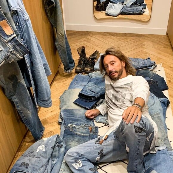 Le DJ Bob Sinclar a posté cette photo sur Instagram pour partager son addiction au denim !