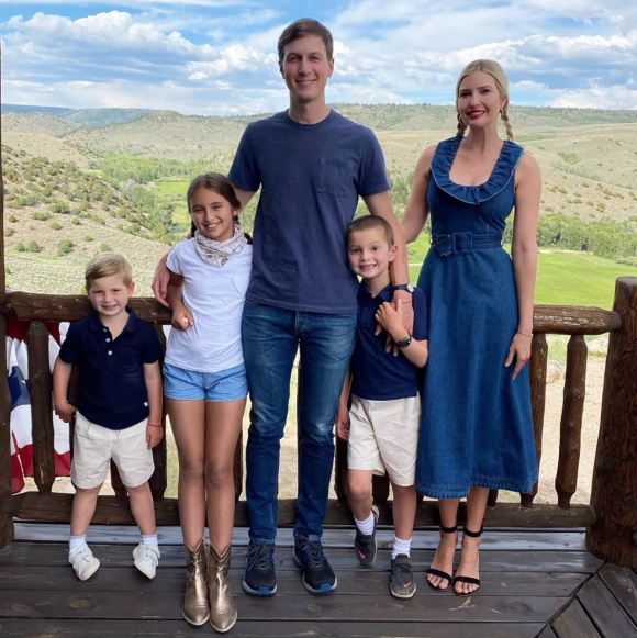 Ivanka Trump, son mari Jared Kushner et leurs 3 enfants Arabella, Joseph et Theodore en week-end pour la Fête Nationale. Juillet 2020.