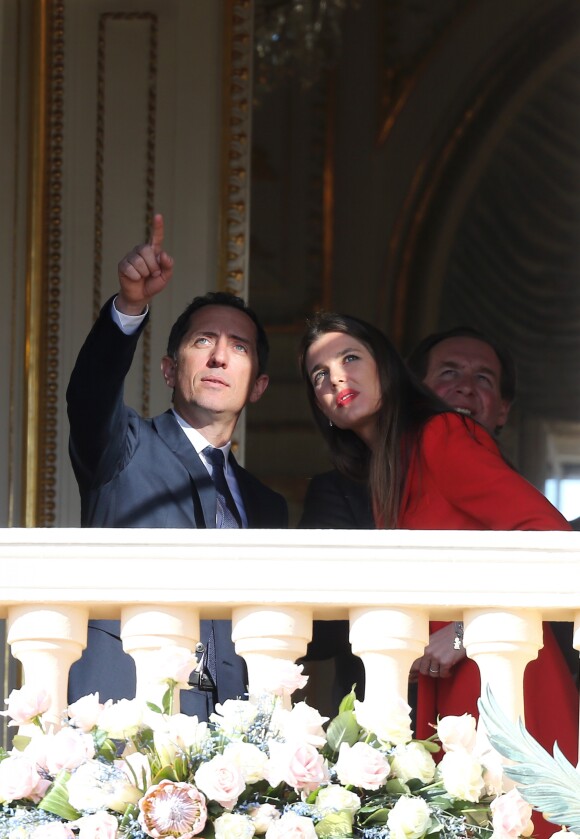 Gad Elmaleh et sa compagne Charlotte Casiraghi - Présentation de la princesse Gabriella et du prince Jacques de Monaco au balcon du palais princier de Monaco, le 7 janvier 2015, à la population monégasque en présence de la famille princière.