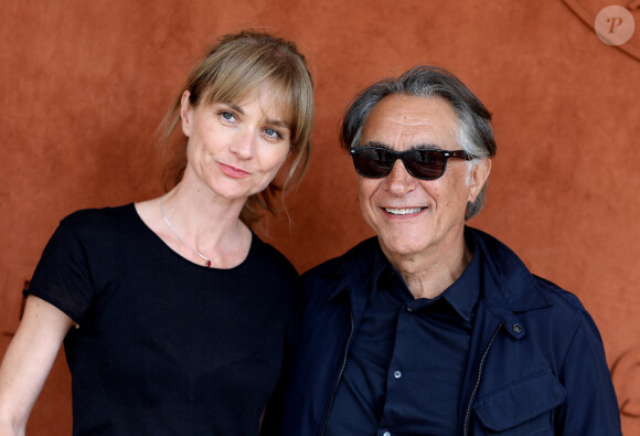 (info : Richard Berry est accusé d'inceste par sa fille Coline) - Richard Berry et sa femme Pascale Louange au village lors des internationaux de tennis de Roland Garros à Paris, France, le 4 juin 2019. © Jacovides-Moreau/Bestimage