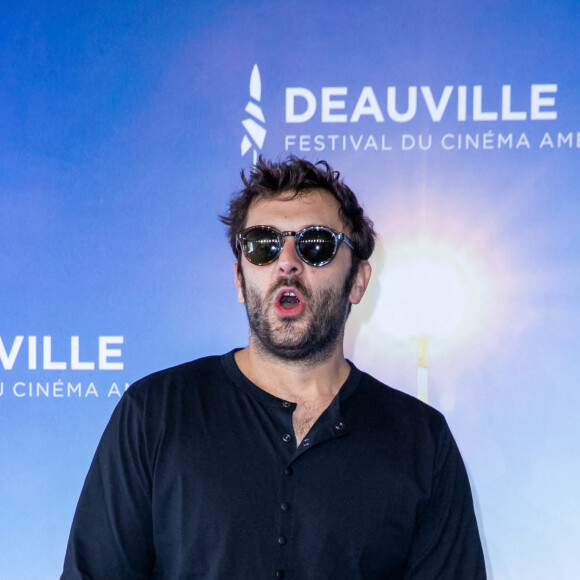 Pio Marmaï au photocall de "Comment je suis devenu un super-héros" lors du 46e Festival du Cinéma Américain de Deauville, le 13 septembre 2020. © Olivier Borde/Bestimage