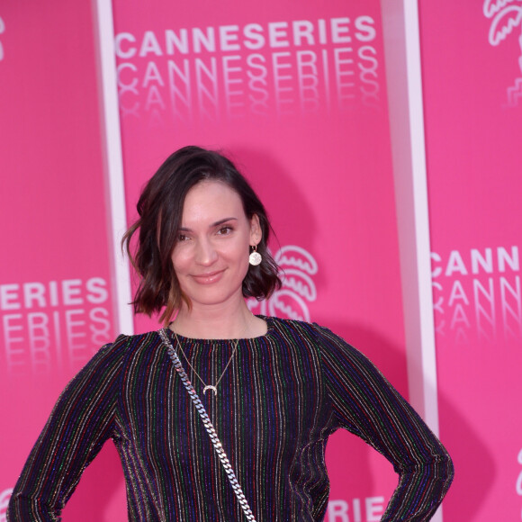 Natoo (Nathalie Odzierejko) lors du photocall de la 5ème montée des marches de la 2ème édition du "Canneseries" au palais des Festivals à Cannes, France, le 9 avril 2019. © Rachid Bellak/Bestimage
