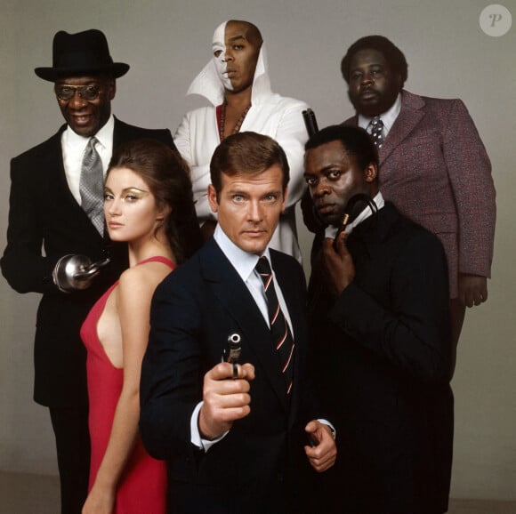 Julius Harris, Jane Seymour, Geoffrey Holder, Roger Moore, Yaphet Kotto et Earl Jolly Brown pour le film James Bond "Vivre et laisser mourir" (1973).