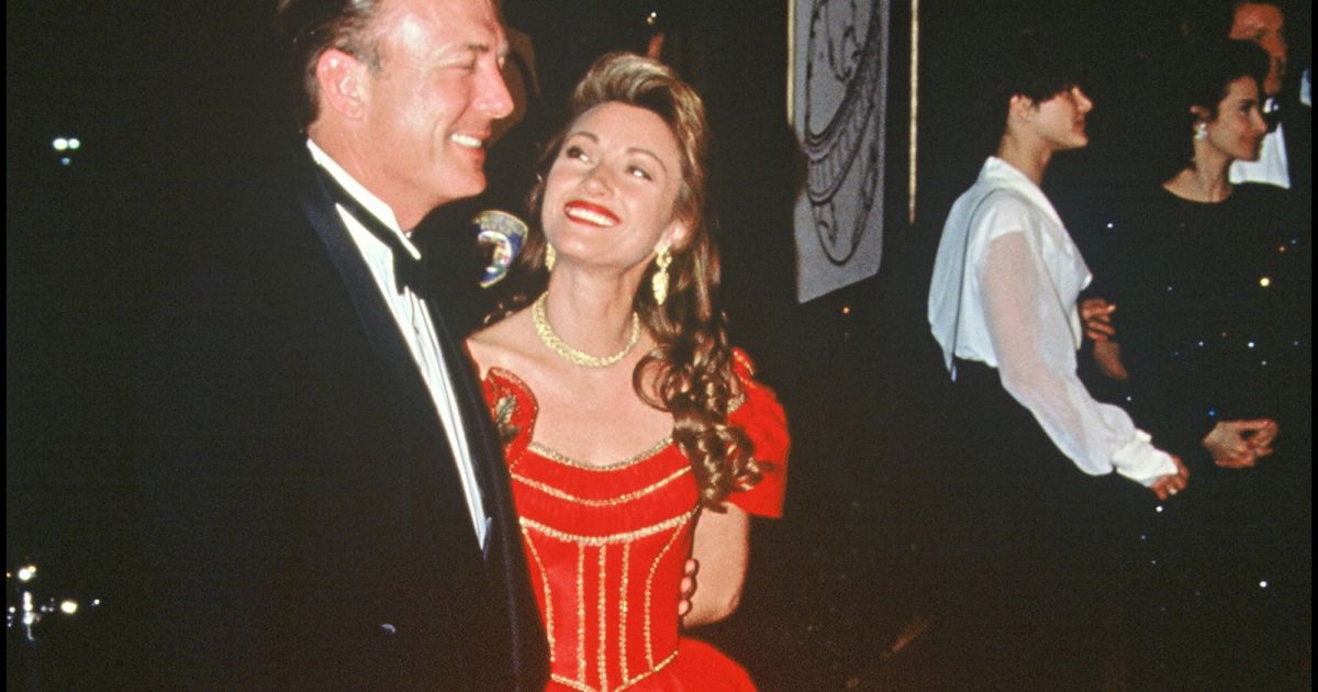 jane-seymour-et-son-mari-aux-golden-globes-en-1994-purepeople