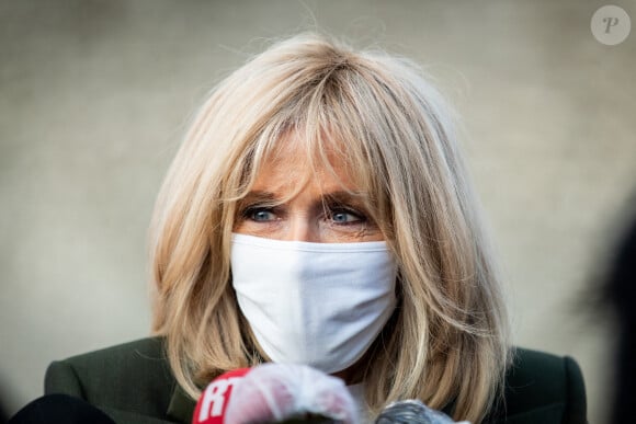 La Première Dame Brigitte Macron (présidente de la Fondation des hôpitaux de France) visite la maison des adolescents du Loir-et-Cher, située rue des écoles, à Blois, France, le 3 février 2021. La structure a bénéficié, lors de sa création, d'une aide financière de l'opération Pièces jaunes. © Cyril Moreau/Bestimage