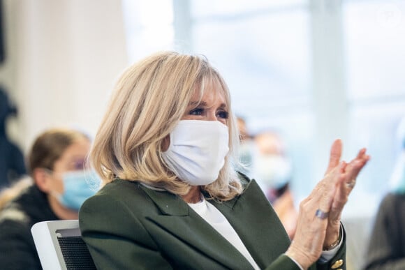 La Première Dame Brigitte Macron (présidente de la Fondation des hôpitaux de France) visite la maison des adolescents du Loir-et-Cher, située rue des écoles, à Blois, France, le 3 février 2021. La structure a bénéficié, lors de sa création, d'une aide financière de l'opération Pièces jaunes. © Cyril Moreau/Bestimage