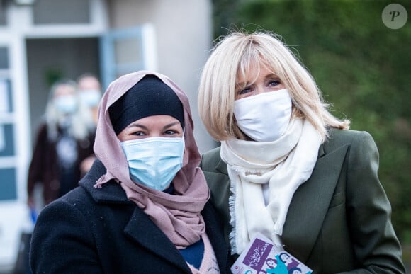 La Première Dame Brigitte Macron (présidente de la Fondation des hôpitaux de France) visite la maison des adolescents du Loir-et-Cher, située rue des écoles, à Blois, France, le 3 février 2021. La structure a bénéficié, lors de sa création, d'une aide financière de l'opération Pièces jaunes. © Cyril Moreau/Bestimage