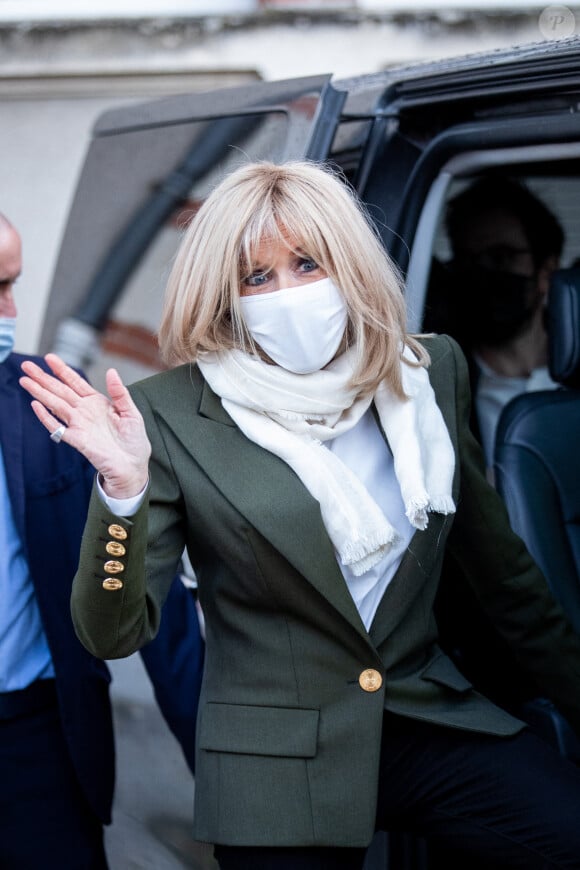 La Première Dame Brigitte Macron (présidente de la Fondation des hôpitaux de France) visite la maison des adolescents du Loir-et-Cher, située rue des écoles, à Blois, France, le 3 février 2021. La structure a bénéficié, lors de sa création, d'une aide financière de l'opération Pièces jaunes. © Cyril Moreau/Bestimage