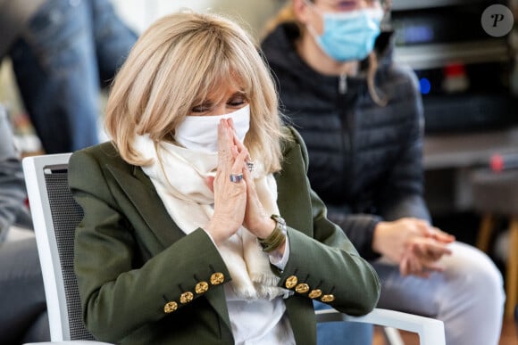 La Première Dame Brigitte Macron (présidente de la Fondation des hôpitaux de France) visite la maison des adolescents du Loir-et-Cher, située rue des écoles, à Blois, France, le 3 février 2021. La structure a bénéficié, lors de sa création, d'une aide financière de l'opération Pièces jaunes. © Cyril Moreau/Bestimage