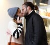 Exclusif Emma Watson embrasse passionnément un mystérieux inconnu dans les rues de Londres. Le couple est allé acheter des friandises chez Gail Bakery avant de repartir ensemble en voiture.
