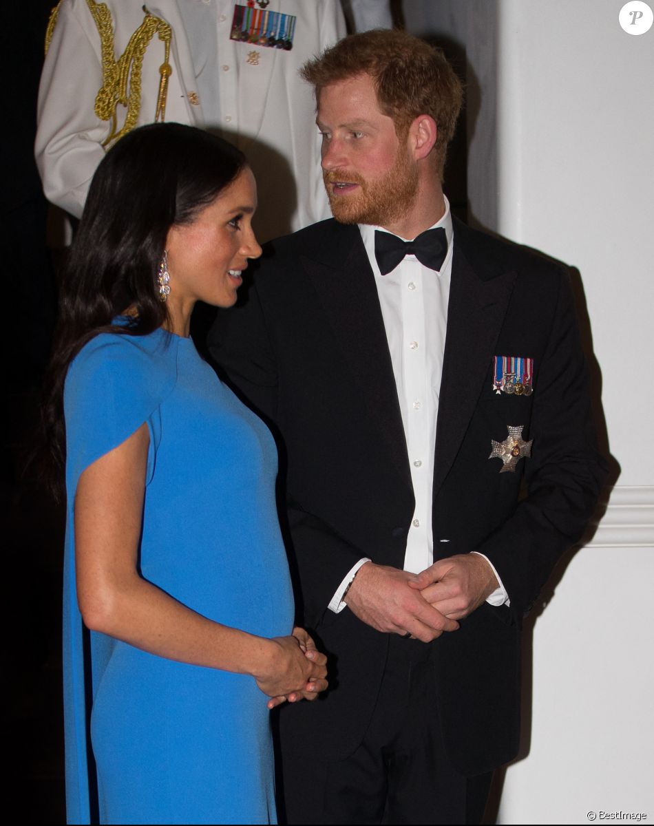 Le prince Harry, duc de Sussex, et Meghan Markle, duchesse de Sussex (enceinte) arrivent au dîner d'Etat donné en leur honneur à Suva, Îles Fidji le 23 octobre 2018. 23 October 2018. Meghan, Duchess of Sussex attends the State dinner on October 23, 2018 in Suva, Fiji. The Duke and Duchess of Sussex are on their official 16-day Autumn tour visiting cities in Australia, Fiji, Tonga and New Zealand