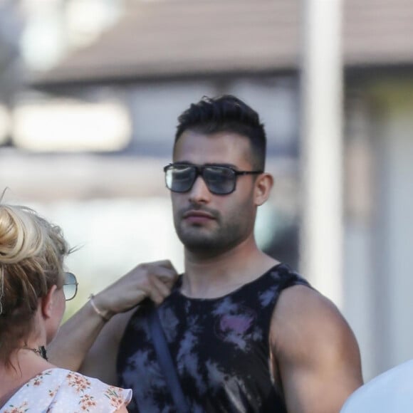 Exclusif - Britney Spears et son compagnon Sam Asghari arrivent à l'hôtel Four Seasons Resort de Santa Barbara, le 6 mars 2020.