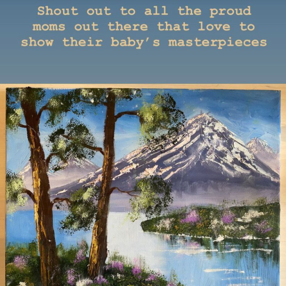 Kim Kardashian prend la défense de sa fille North (7 ans), accusée de n'avoir jamais pu peindre une peinture sur toile. Elle a ensuite expliqué que la fillette prenait des cours de peinture à l'huile depuis un long moment et qu'elle a toujours eu une passion folle pour l'art, tout comme son père au même âge.