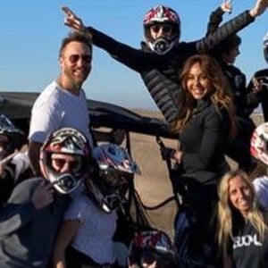 Cathy Guetta a partagé des photos de vacances avec son ex-mari David Guetta, leur fils Elvis et plusieurs amis sur sa pge Instagram le 21 janvier 2020.