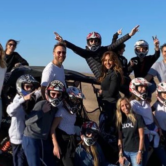 Cathy Guetta a partagé des photos de vacances avec son ex-mari David Guetta, leur fils Elvis et plusieurs amis sur sa pge Instagram le 21 janvier 2020.