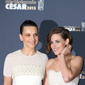 Juliette Binoche et Kristen Stewart - Photocall de la 40ème cérémonie des César au théâtre du Châtelet à Paris. Le 20 février 2015