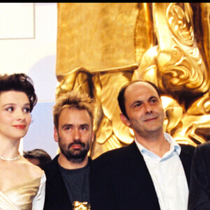 André Dussolier, Ariane Ascaride, Juliette Binoche, Luc Besson, Jean-Pierre Bacri, Alain Resnais et Agnès Jaoui aux César en 1998.