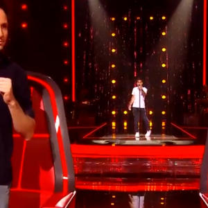 Vianney intenable dans "The Voice" : le chanteur multiplie les positions étranges sur son fauteuil rouge - TF1
