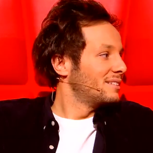 Vianney intenable dans "The Voice" : le chanteur multiplie les positions étranges sur son fauteuil rouge - TF1