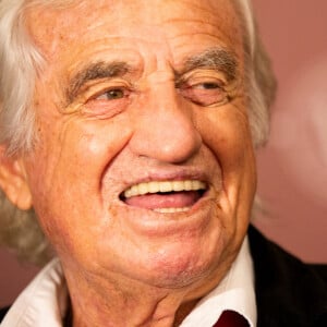 Jean-Paul Belmondo reçoit un Gant d'Or d'Honneur lors de la cérémonie des Gants d'Or à Bruxelles le 18 octobre 2019.