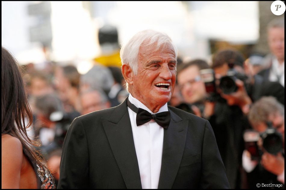 Jean-Paul Belmondo, Barbara Gandolfi - Montée des marches du film "The Beaver" - 64e Festival de Cannes.