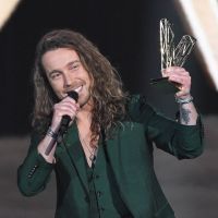 Julien Doré en coulisses des Victoires de la musique : il recycle son trophée d'une drôle de façon