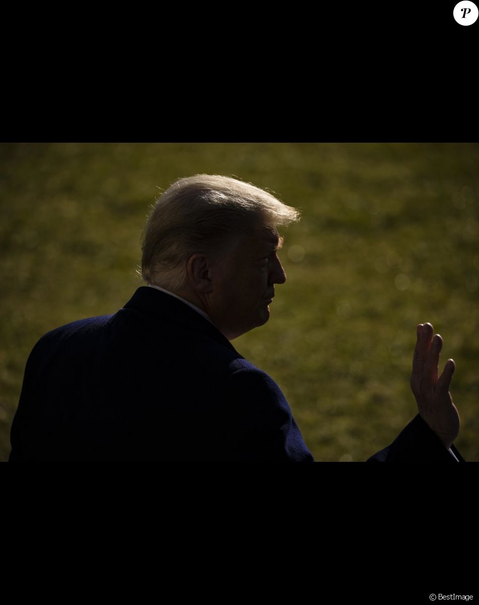 Le président Donald J. Trump fait une déclaration à la presse rassemblée alors qu'il quitte la Maison Blanche à Washington, DC, États-Unis, le mardi 12 janvier 2021.