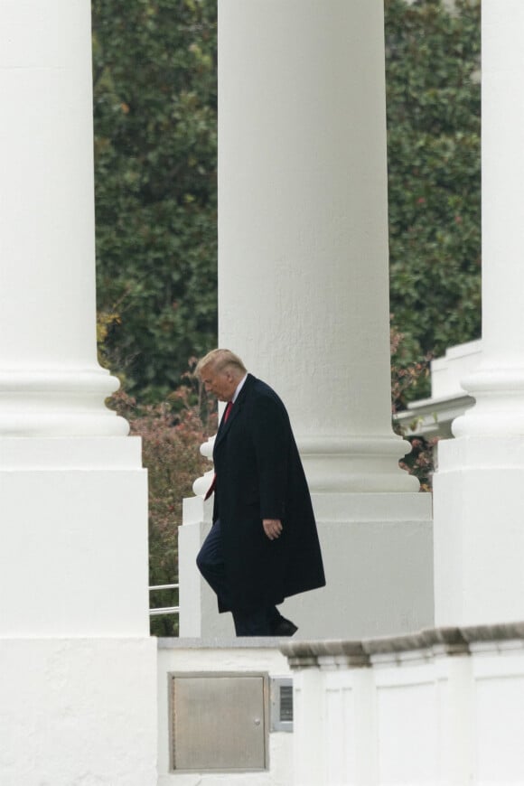Le président des Etats-Unis Donald Trump au départ de la Maison Blanche à Washington pour un meeting en Pennsylvanie. Le 26 octobre 2020