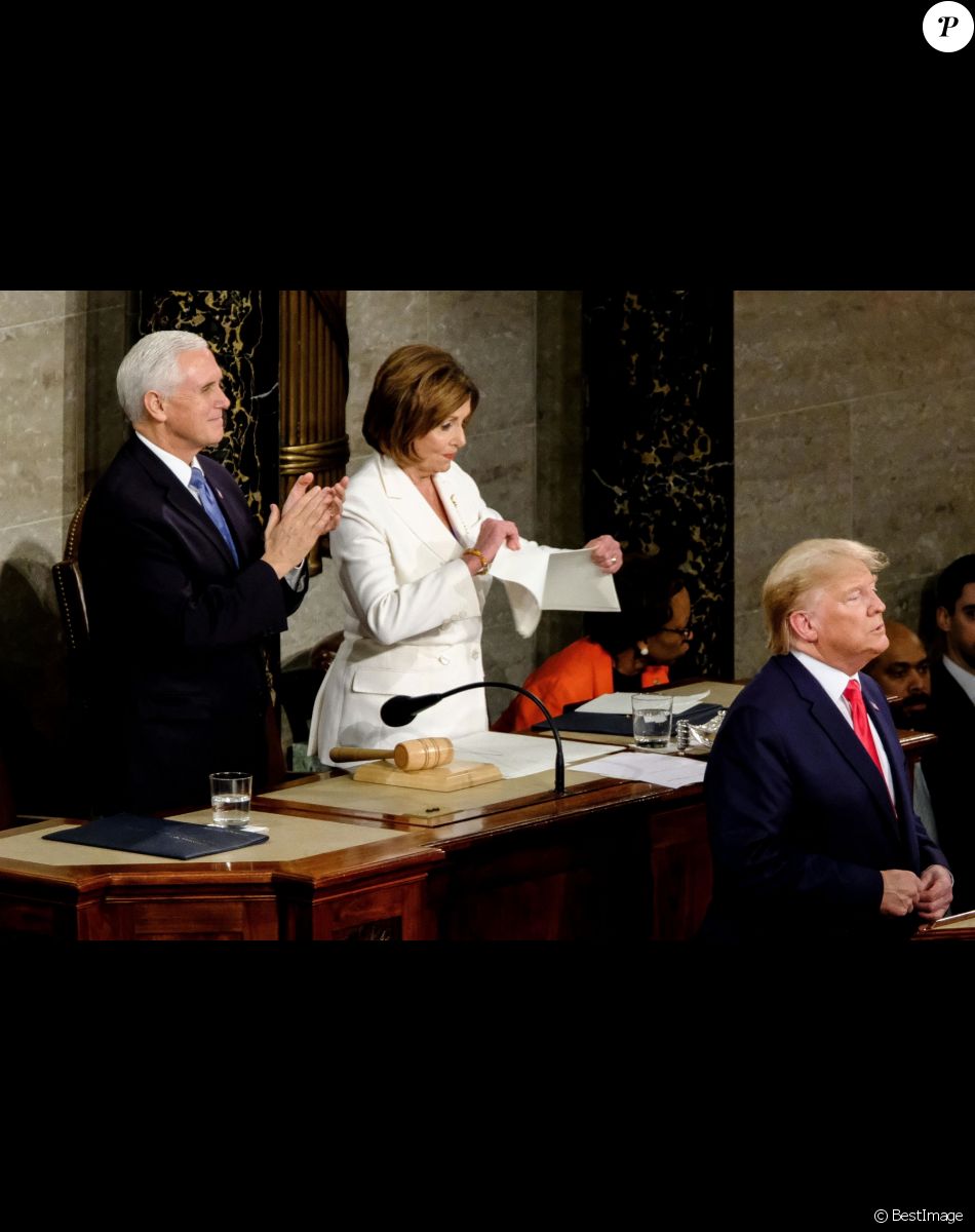 Donald Trump, Mike Pence, Nancy Pelosi - Ambiance tendue entre la démocrate et la présidente de la Chambre des représentants des États-Unis et le président des Etats-Unis, à l'occasion du discours sur l'état de l'Union, au congrès américain à Washington, The District, Etats-Unis, le 4 février 2020.