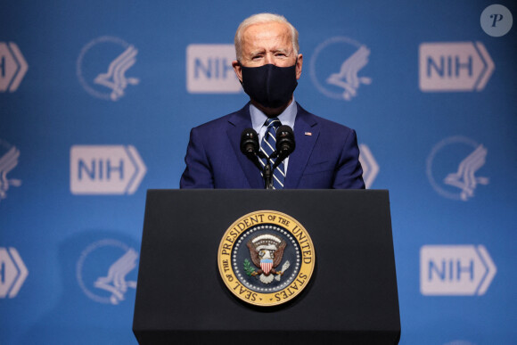 Le président américain Joe Biden visite l'Institut National de Santé à Bethesda, Maryland, Etats-Unis, le 11 février 2021.