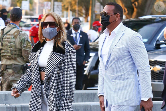 Exclusif - Jennifer Lopez et son fiancé Alex Rodriguez arrivent pour le Super Bowl 2021 au Raymond James Stadium de Tampa, Floride, Etats-Unis, le 7 février 2021. 