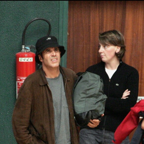 Exclusif- Julien Clerc venu voir son fils Barnabé pendant un entraînement de basket-ball