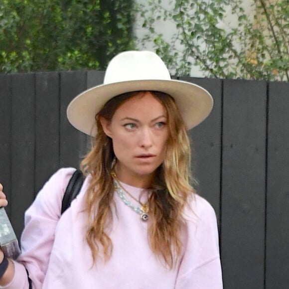 Exclusif - Olivia Wilde débarrasse ses affaires de la maison où elle résidait avec son ex-fiancé, Jason Sudeikis. Los Angeles, le 9 janvier 2021.