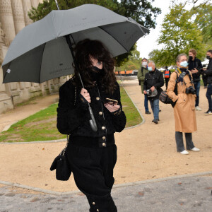 Isabelle Adjani - sorties du défilé de mode prêt-à-porter printemps-été 2021 "Chanel" au Grand Palais à Paris. Le 6 octobre 2020 © Veeren Ramsamy-Christophe Clovis / Bestimage 