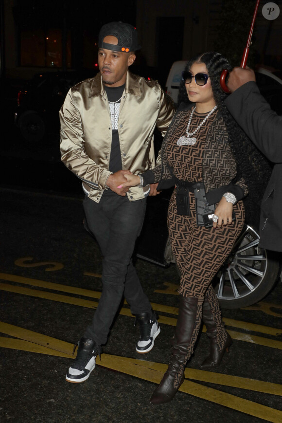Semi-exclusif - Nicki Minaj et son nouveau compagnon Kenneth "Zoo" Petty quittent l'hôtel Mandarin Oriental et se rendent à l'hôtel Royal Monceau à Paris le 8 mars 2019.