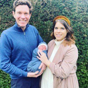 La princesse Eugenie a révélé le prénom de son fils sur Instagram le 20 février 2021. Il s'appelle August Philip Hawke Brooksbank. 