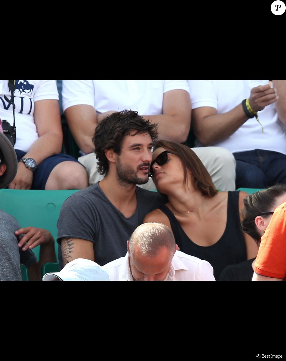 Laure Manaudou et son compagnon Jérémy Frérot (du groupe Fréro Delavega) dans les tribunes lors de la finale des Internationaux de tennis de Roland-Garros à Paris, le 7 juin 2015.