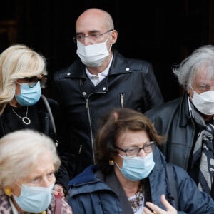 Exclusif - Nicoletta, Gilles Muzas, Hervé Vilard - Sorties des obsèques du chef Gérard Idoux en l'église de Saint-Germain-des-Prés à Paris. Le 8 octobre 2020. © Christophe Clovis / Bestimage