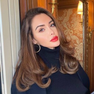 Nabilla Benattia pose sur Instagram