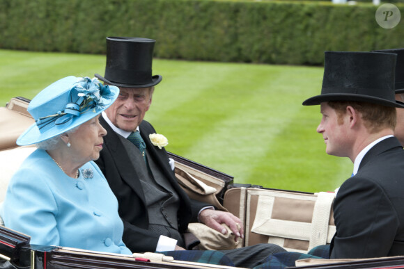 La reine Elisabeth d'Angleterre, le prince Philip, duc d'Edimbourg, le prince Harry - 3 ème jour des courses Royal Ascot à Berkshire le 19 juin 2014.